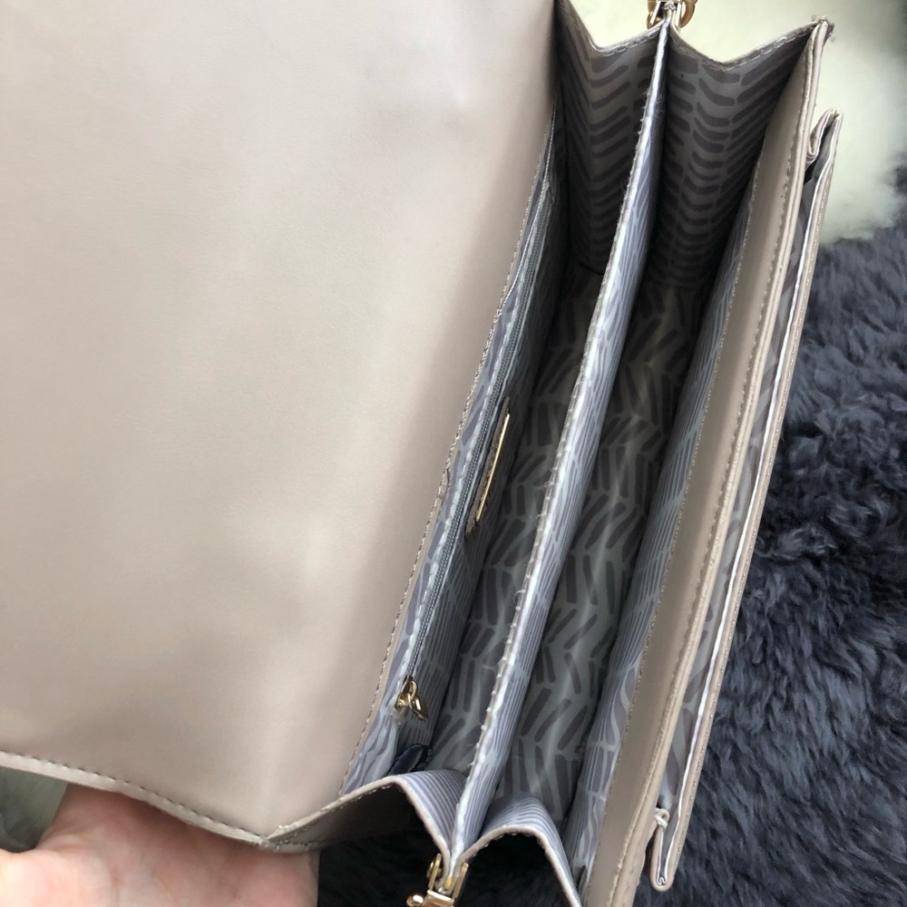 Handbag - Picture 2 of 5